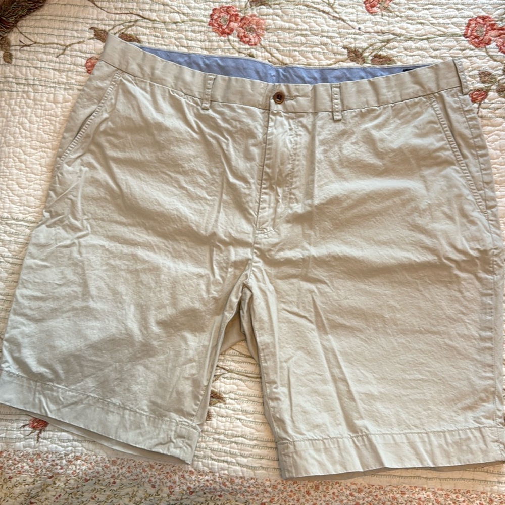Men’s Classic Fit Polo Ralph Lauren Khaki Shorts. size 40